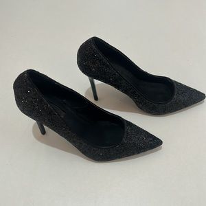 FOREVER 21 BLACK GLITY HERLS PUMPS POINTY SHOES IN SIZE 6